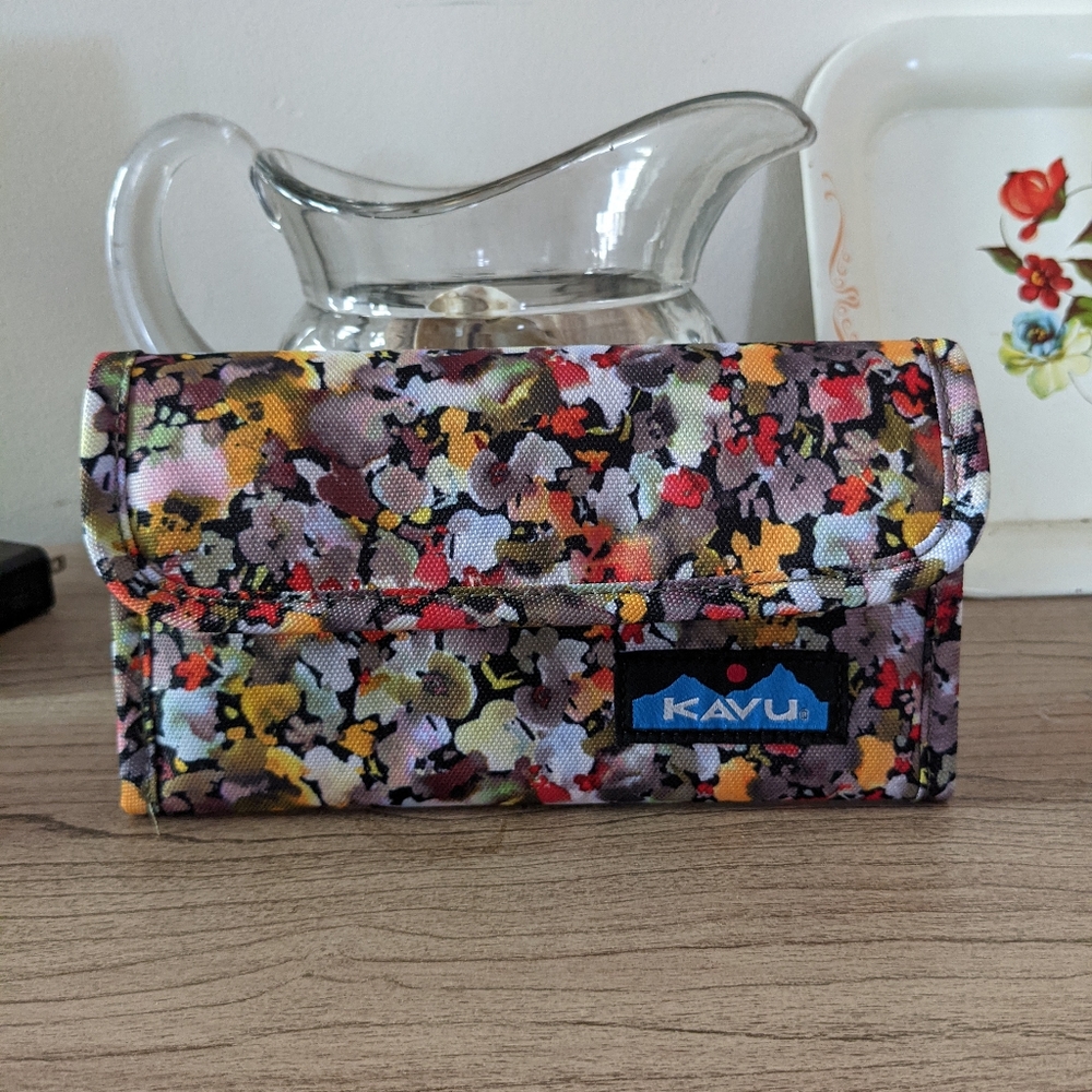 Kavu Mondo Spender Trifold Wallet